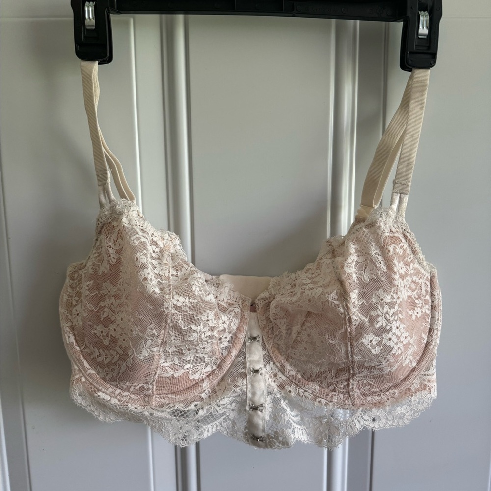 Victoria's Secret Dream Angels Cream Lace Balconette Bra